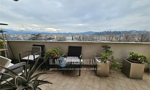  LUNGARNO COLOMBO Attico Panoramico con Vista Arno Terrazza Abitabile e Garage